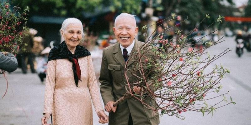 Mơ thấy ông bà đã mất về thăm lại ngôi nhà xưa